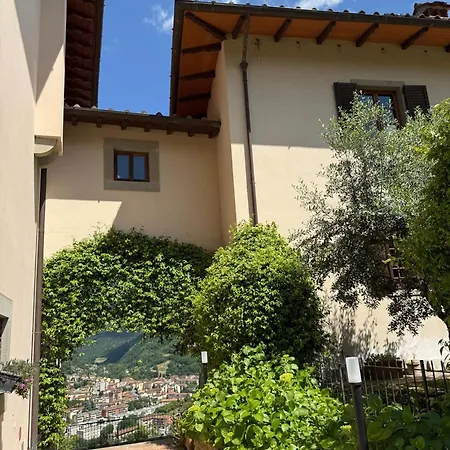 Penzion Charming Guest In Casavecchia With City, Garden, And Mountain Views